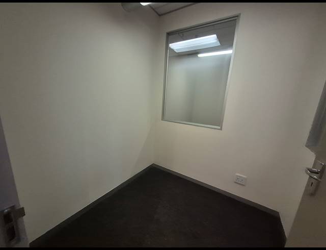 106M² OFFICE TO LET IN SANDTON CENTRAL